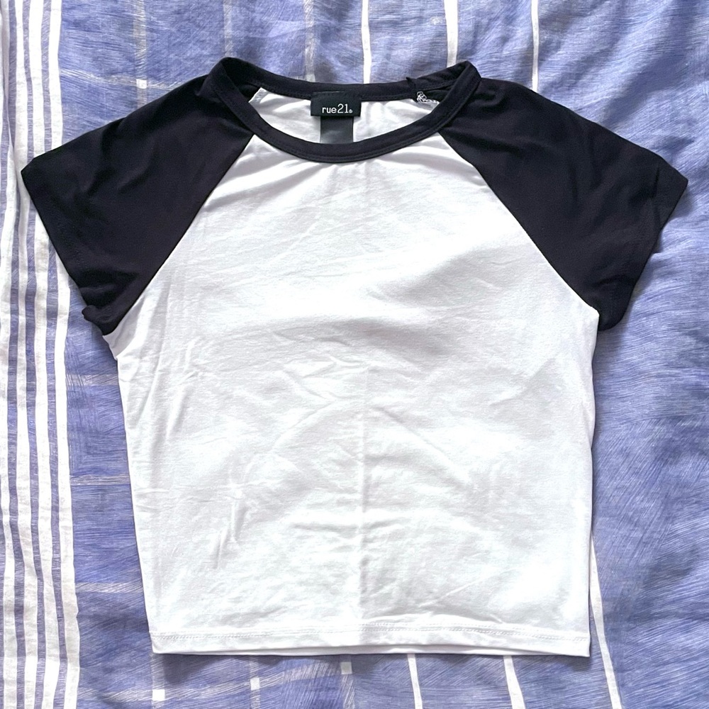 rue21 - White & Black Raglan Cropped Tee [Size S] 🖤